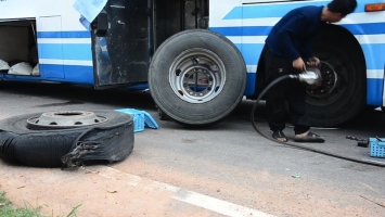 Sửa lốp ô tô tại nhà Hải Phòng
